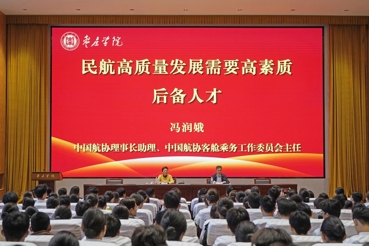 冯润娥应邀来我校作报告并座谈交流